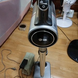 LG 코드제로 A9S 무선청소기입니다.