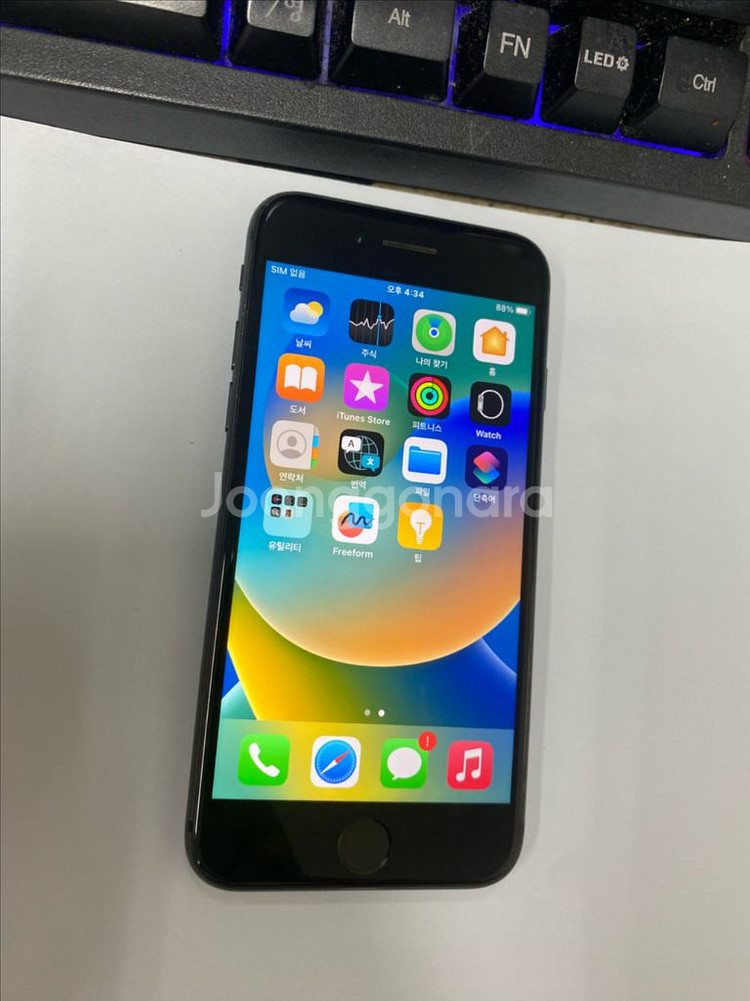 아이폰8 스그 액정깔끔 128GB 무잔상 배터리100%--2