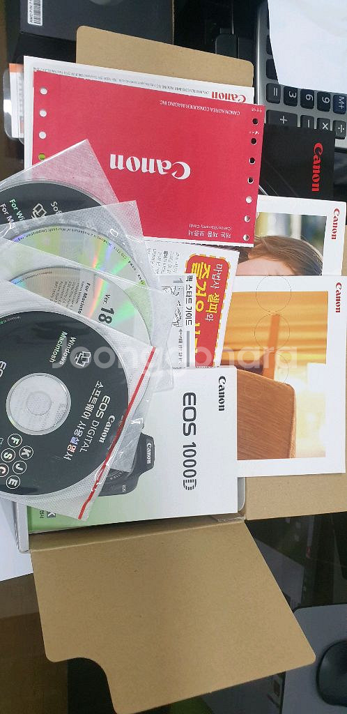 캐논 1000D 새상품 보관만하다 방출합니다.--5