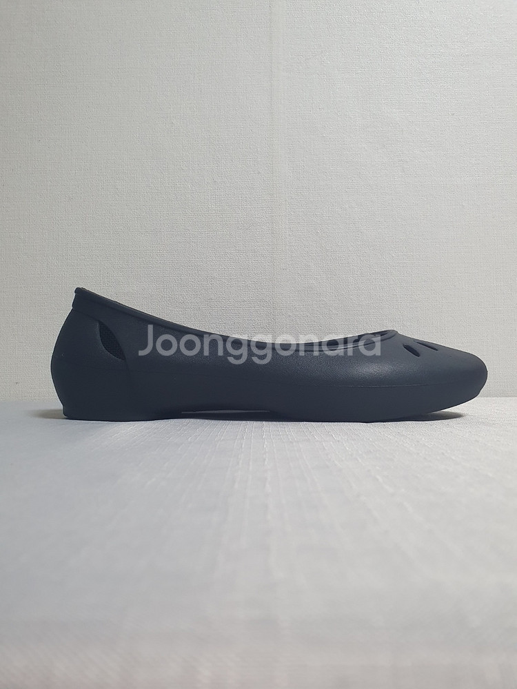 택포가 240mm 크록스 샌들 켈리 플랫 블랙--1