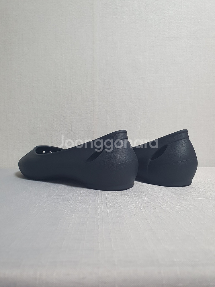택포가 240mm 크록스 샌들 켈리 플랫 블랙--3