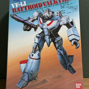 반다이 1/72 VF-1J 배트로이드 발키리 프라모델