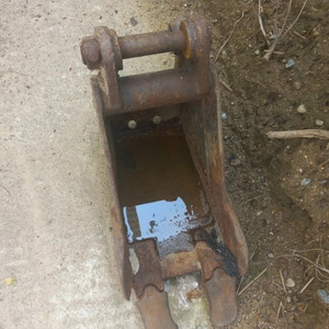 미니굴삭기 바가지 핀 교환. 30mm=>25mm
