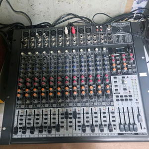 16채널 베링거 Xenyx 2442FX 오디오 믹서