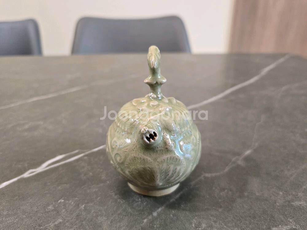 오래된 청자 주전자--4