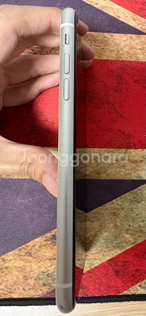 아이폰 11 화이트 64GB 판매합니다--3
