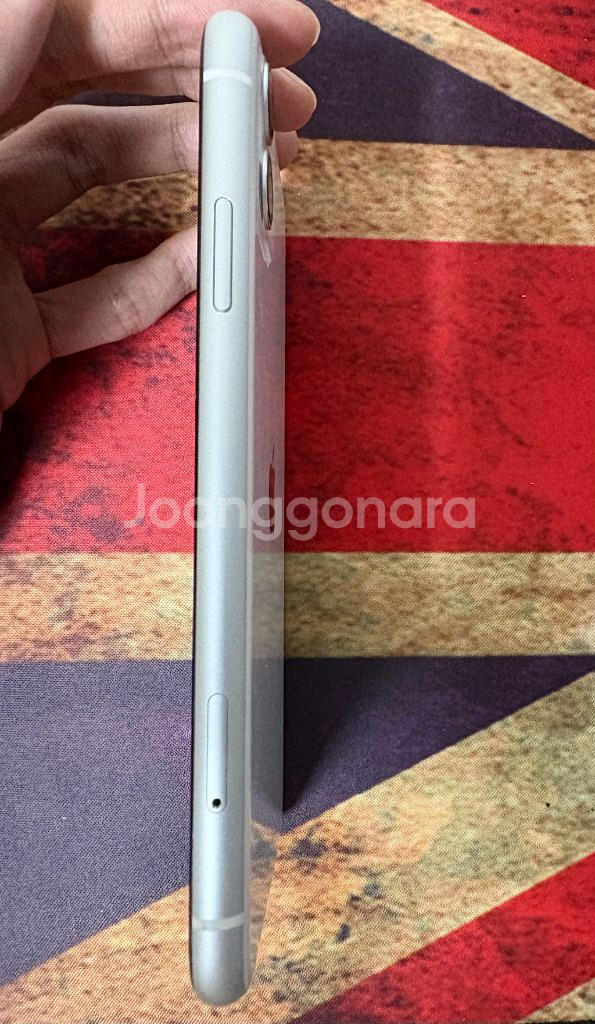 아이폰 11 화이트 64GB 판매합니다--2