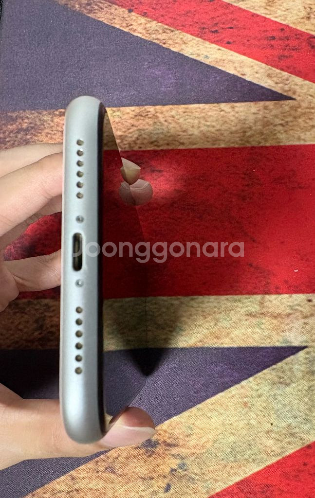 아이폰 11 화이트 64GB 판매합니다--5