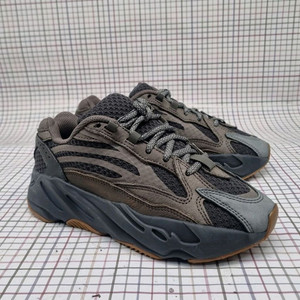 아디다스 이지부스트 700 v2운동화 220.