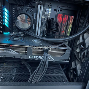 1년도 안 쓴 컴퓨터 팝니다 /rtx 4080