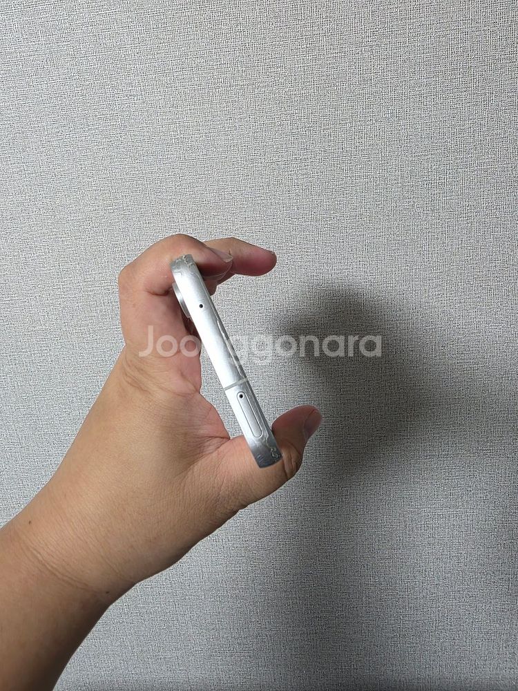 갤럭시 S23FE 화이트 256기가 SS급 팔아요~--3