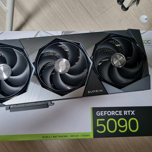 msi rtx 5090 슈프림 팝니다