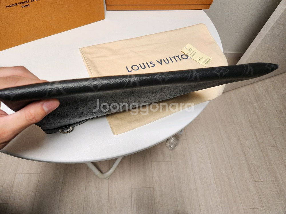 루이비통 포쉐트 아폴로 클러치--3