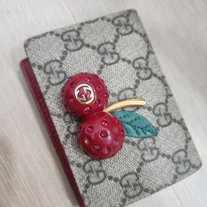 구찌 체리 지갑 이미지