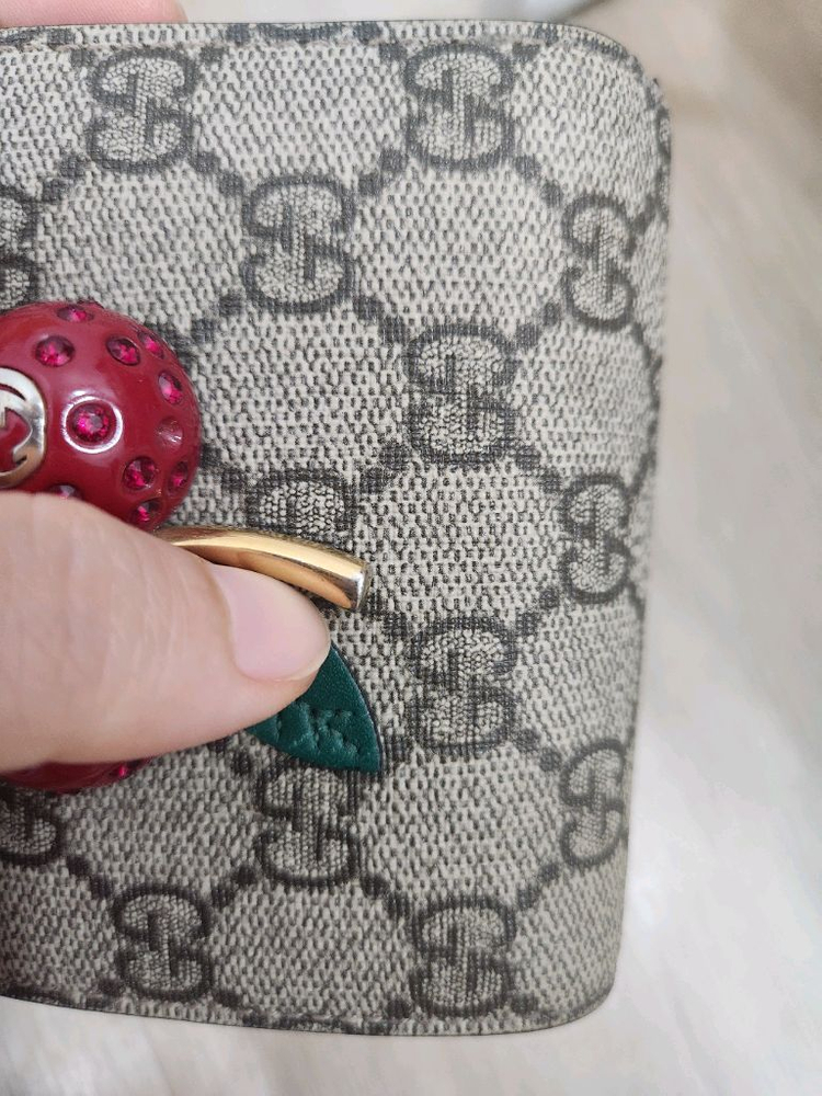 구찌 체리 지갑 이미지