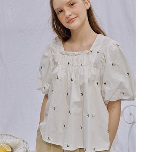 보카바카 화이트 컬러 퍼프슬리브 블라우스 프리사이즈