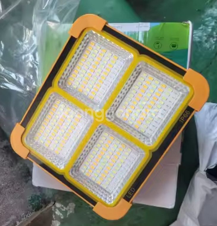 가격인하 캠핑과 레저용 LED충전 렌턴 판매 미사용--2