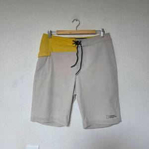 내셔널지오그래픽 남성 수영복 반바지 32