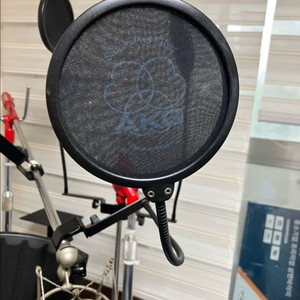 AKG 팝스크린 판매합니다