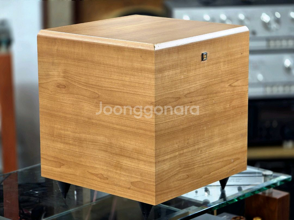 영국 kef 사의 고급형 액티브 서브우퍼--2