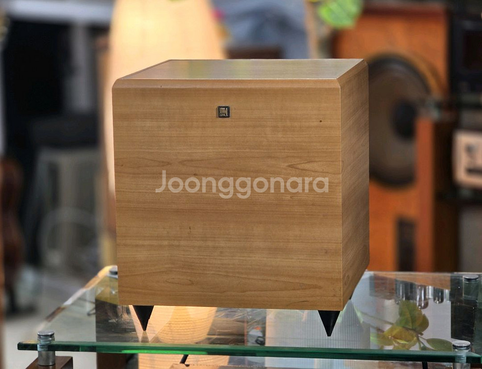 영국 kef 사의 고급형 액티브 서브우퍼--1