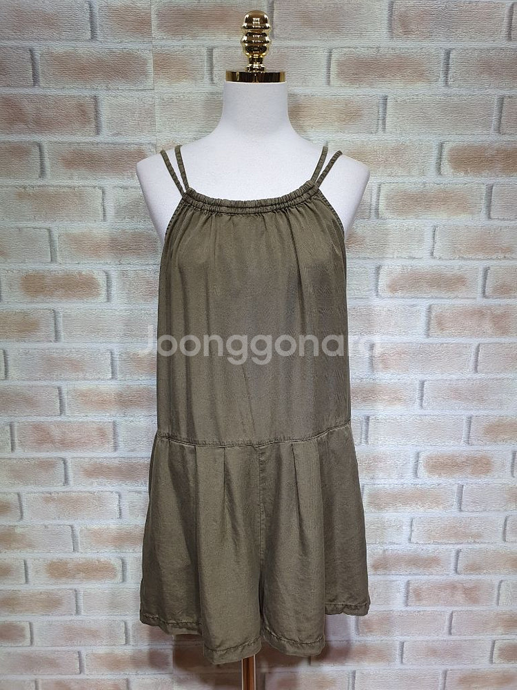 택부착 자라 59,000원 백단추 셔링 점프수트 M--0