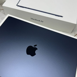 s급 거의 새상품 맥북 에어 m3 미드나잇