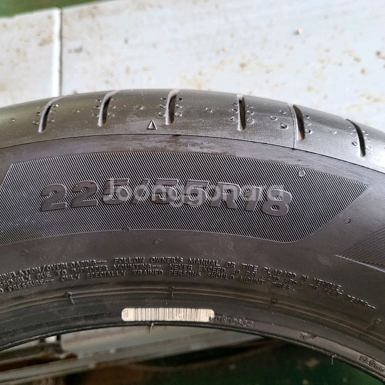 225 55 18 신품급 중고타이어 팝니다--6