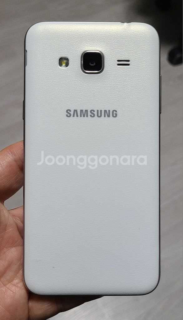 갤럭시 J3(J320) 화이트 팝니다.--1