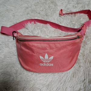 아디다스 힙색 이미지