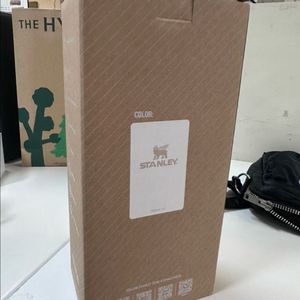 스탠리 퀜처 텀블러 크림 컬러