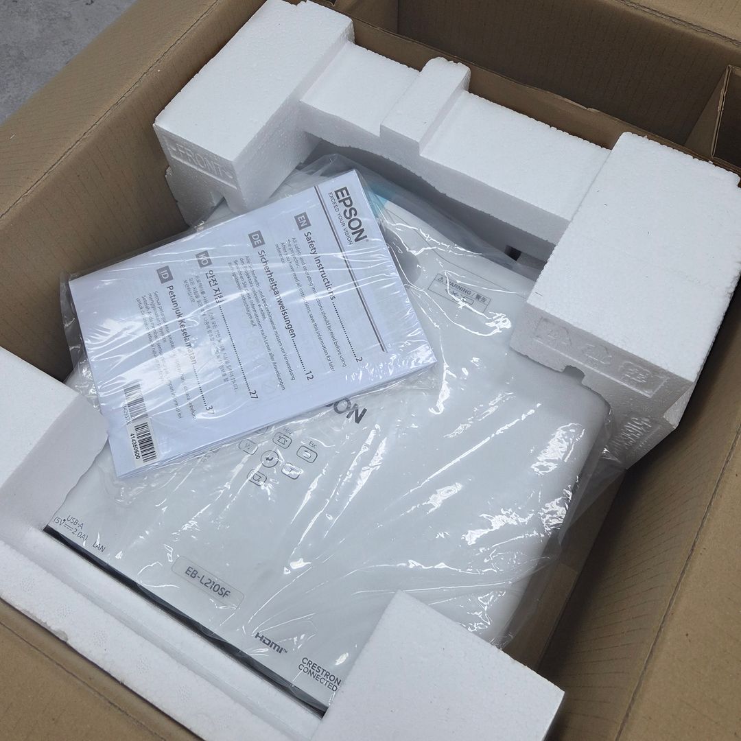 엡손 단초점 빔프로젝터 EB-L210SF EB-L200