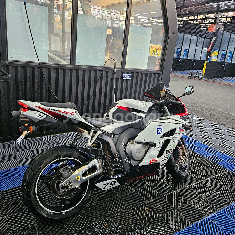 혼다 CBR1000RR--0