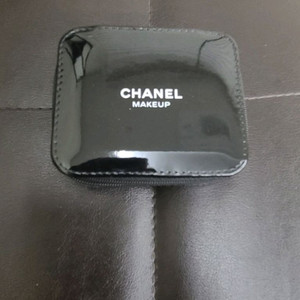 정품) 샤넬 미니 블랙 애나멜 파우치 (코스메틱)