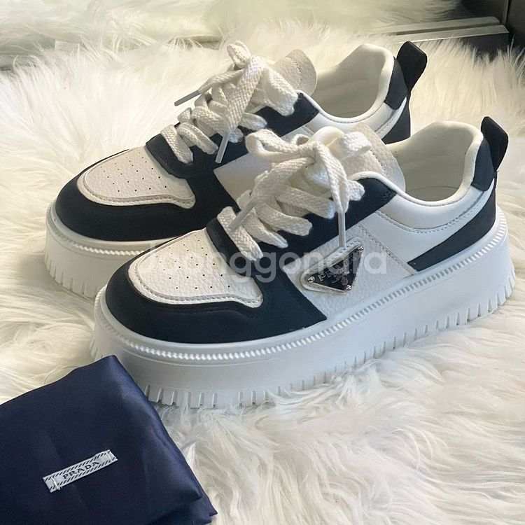 [새상품]프라다 키높이 스키커즈(38size)--1