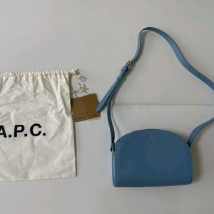 아페쎄(A.P.C) 하프문 스카이블루 크로스백
