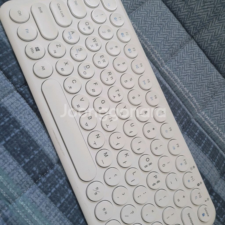 아이패드 8세대랑 애플펜슬, 무선키보드 팝니다.--3