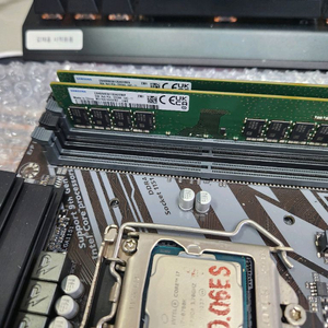 인텔 8700K DDR4 16기가 기가바이트 Z390