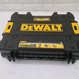 DEWALT 드릴 가방 케이스 입니다