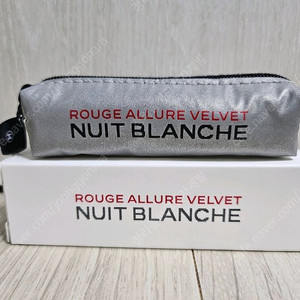 정품) 새제품 샤넬 실버 미니 파우치 (코스메틱)