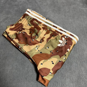 아디다스 파이어버드 트랙 팬츠 카모