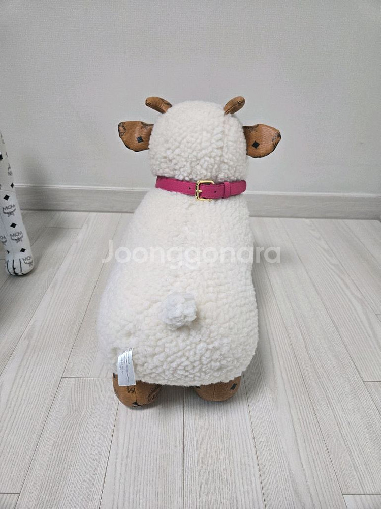 MCM 정품 양 인형팝니다 중형사이즈 2종류--1