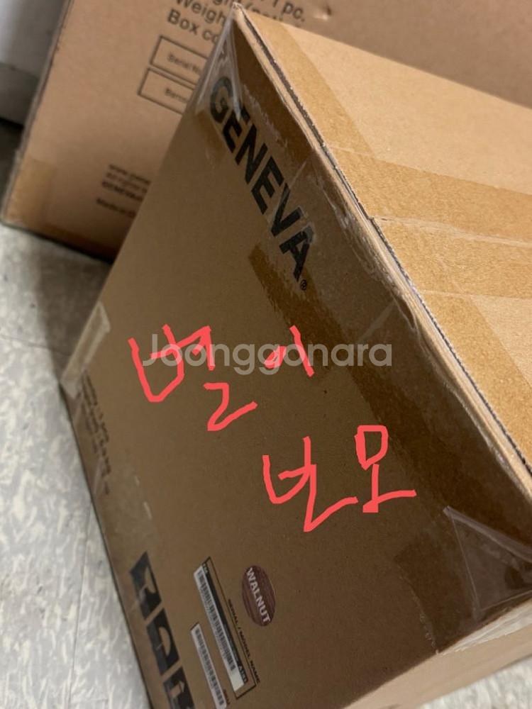 제네바 m월넛+스탠드 미개봉--1