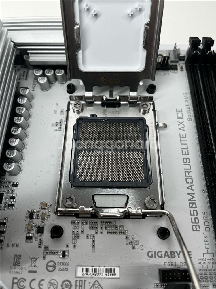 기가바이트 B650M AORUS ELITE 메인보드--2