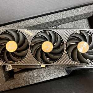 조텍 rtx 5070 솔리드 oc 팝니다.