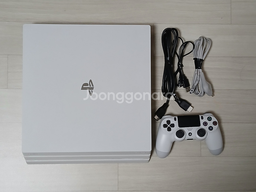 PS4 프로 7218B 화이트 팝니다--0