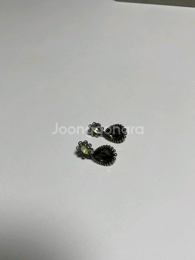 엔틱 블랙 물방울 귀걸이 (세련된 무드, 포인트 아이템--1