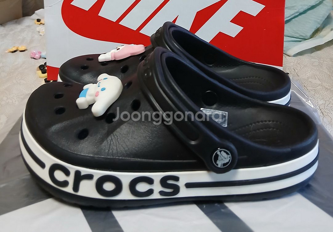 크록스 정품250 바야밴드 블랙.지비츠 포함m6w8--1