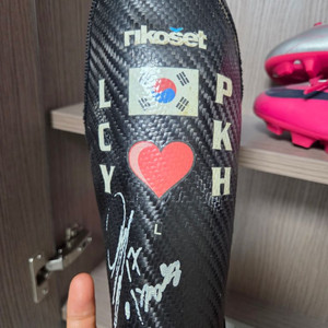 이청용실착신가드,박주영실착완장,이하라실착완장
