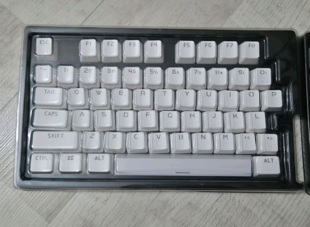 화이트 키캡 이미지